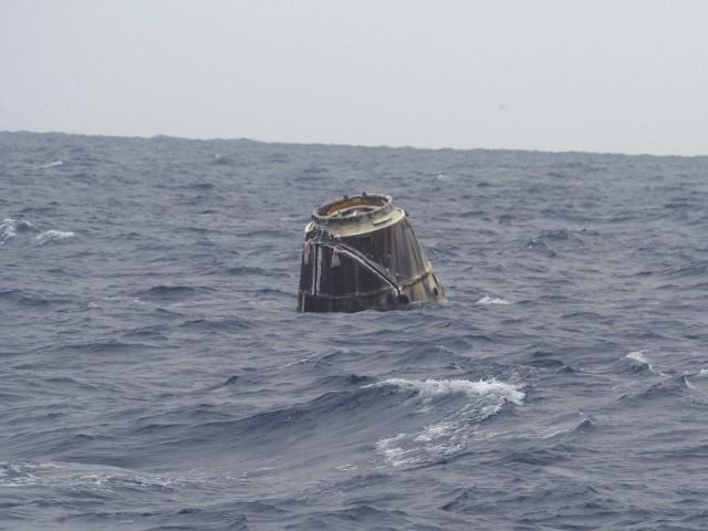Previsualización de La cápsula espacial Dragon regresa tras un histórico viaje a la Estación Espacial Internacional 