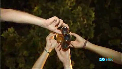 Previsualización de Los adolescentes beben alcohol al ritmo de los universitarios
