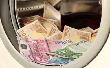<p>Artificial neural networks and a database of real cases have revealed the most predictive factors of corruption. / <a href="https://pixabay.com/es/dinero-euro-lavado-billetes-1050403/" target="_blank">Pixabay</a></p>