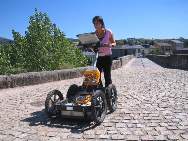 <p>GPR evaluates the characteristics of the bridge’s interior / Grupo de Geotecnologías Aplicadas (UVigo)</p>
