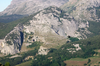 <p>Monte Pando (Cantabria), archaeological site of caves Myron and El Horno. / Manuel R. González Morales.</p>