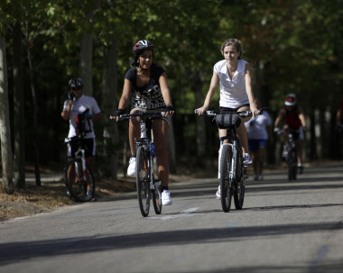 <p>El deporte, de intensidad moderada y elevada, sí disminuye el riesgo de desarrollar cáncer de mama invasivo. / SINC</p>