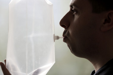 <p>Participants exhaled into tedlar bags after fasting for more than eight hours. / SINC</p>