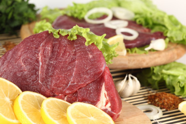<p>Los consumidores prefieren los cortes de carne más tiernos./ Inspiralia S.L.</p>
