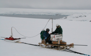 <p>Los científicos trabajará los próximos meses en la Isla Livingston (Antártida) para evaluar la tendencia actual y cómo los cambios del clima influyen en el estado de los glaciares. / UPM</p>