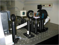 Banco experimental del laboratorio del departamento de Tecnología Fotónica de la ETSIT. Imagen: UPM. Banco experimental del laboratorio del departamento de Tecnología Fotónica de la ETSIT. Imagen: UPM.