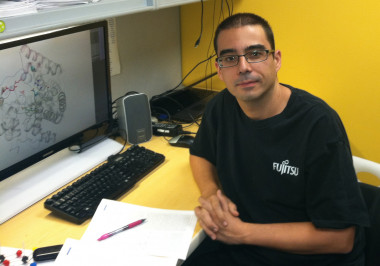<p>El investigador Gonzalo Jiménez Osés ha liderado el trabajo de simulación computacional de la actividad de las enzimas. / UCLA</p>