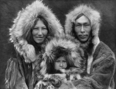 <p>Familia inuit de Noatak, Alaska, 1929. / Edwar S Curtis.</p>