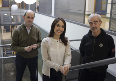 <p>De izquierda a derecha, Manuel Sánchez de Miguel, Florencia Barreto y Enrique Arranz / UPV/EHU</p>