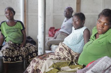 <p>Mujeres embarazadas visitan un centro de salud en el sur de Mozambique. / Andalu Vila San Juan</p>