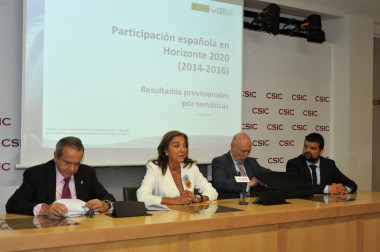 <p>En el centro de la imagen, la secretaria de Estado de I+D+i, Carmen Vela, durante la presentación de los resultados de Horizonte 2020. / Ministerio de Economía, Industria y Competitividad</p>