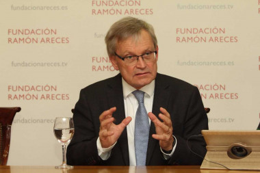 <p>Carl-Henrik Heldin presidente de la Fundación Nobel, en la biblioteca de la Fundación Ramón Areces. / Alejandro Amador / FRA</p>