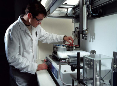 <p> El ERC financiará 291 proyectos de destacados científicos europeos con 429 millones de euros./ Raimón Solà / PCB</p>