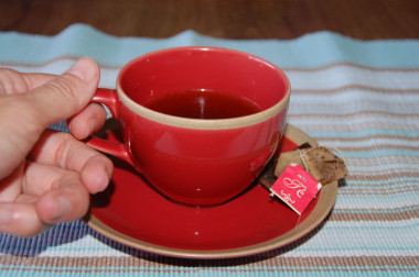 <p>El cuerpo humano absorbe el 94% de las teaflavinas presentes en el té negro. / Fundación Descubre </p>