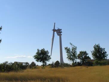 Instalan en Soria un novedoso aerogenerador de una pala