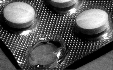 <p>Se aconseja a los pacientes que estén tomando Myolastan que no dejen de consumirlo de forma repentina sin antes hablar con su médico. / Sònia F</p>