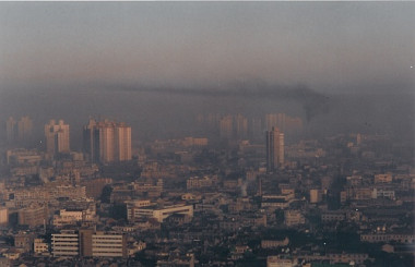 <p>En la imagen se aprecia la contaminación atmosférica de la ciudad de Shanghai. / Saperaud/Wikipedia. CC. </p>