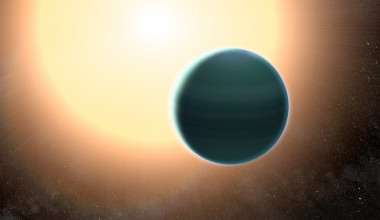 <p>Ilustración del exoplaneta HAT-P-26b, de un tamaño parecido a Neptuno pero más cálido, orbitando alrededor de su estrella. / NASA/GSFC</p>