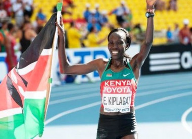 <p>La atleta keniata Edna Kiplagat en los Campeonatos del Mundo de 2013. / <a href="https://en.wikipedia.org/wiki/Edna_Kiplagat#/media/File:Edna_Kiplagat_Moscow_2013.jpg" target="_blank">Wikipedia</a></p>