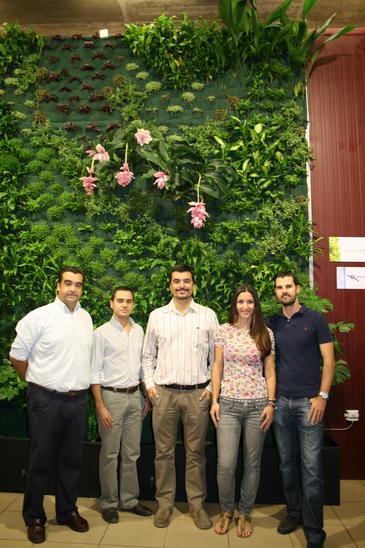 La Universidad de Sevilla cuenta ya con el primer jardín vertical activo de Europa