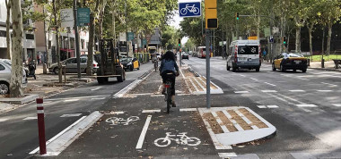 Las personas utilizan más la bicicleta cuando los desplazamientos son más cortos, y cuando tienen estaciones de bicicletas públicas cerca de sus domicilios y centros de trabajo o estudio. / ISGlobal</p>