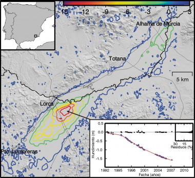 <p>Localizaciones, líneas de contorno de la tasa de hundimiento medio anual (cm/año) y el hundimiento acumulado desde 1992 a 2007.Imagen: CSIC</p>