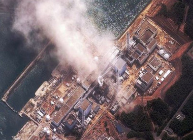 <p>Vista aérea de la central nuclear de Fukushima (Japón). Crédito: Derek Visser.</p>