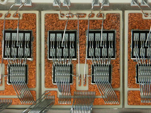 <p>Módulo electrónico IGBT. Foto: Extremat.</p>