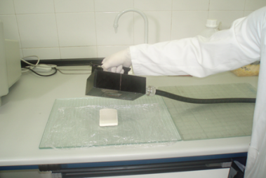 <p>Medida de queso mediante NIR (espectroscopia de infrarrojo cercano)./Isabel Revilla.</p>