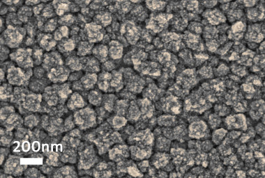 <p>Nanoesponja metálica vista al microscopio. /J. Sort / UAB</p>