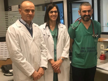 <p>De izquierda a derecha: los doctores José R, González-Juanatey, Belén Álvarez Álvarez y José M. García Acuña. / CIBER</p>