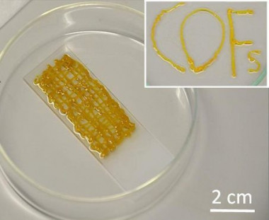 <p class=" text-left">Ejemplos de distintas formas que se pueden dar a un material polimérico tridimensional usando el sistema de microfluídica. / UAM</p>
