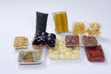 <p>Los nuevos prototipos de envases flexibles se han usado para guardar salsas, purés, mermeladas, compotas y otros alimentos. / AINIA Centro Tecnológico</p>