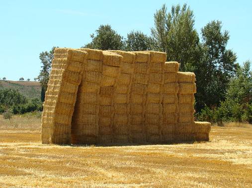 <p>La lignina de la paja de trigo podría convertirse en un componente más de las baterías de litio. / <a href="https://commons.wikimedia.org/wiki/File:Montealegre_pacas_de_paja_de_trigo_ni.jpg" target="_blank">Nicolás Pérez</a></p>