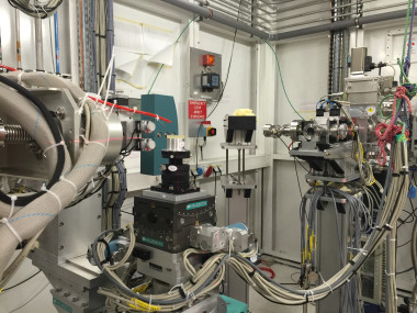 <p>Los investigadores han analizado las propiedades de la perovskita híbrida de metilamonio en diversas instalaciones, como la European Synchrotron Radiation Facility (ESRF) en Grenoble, Francia. / URJC.</p>