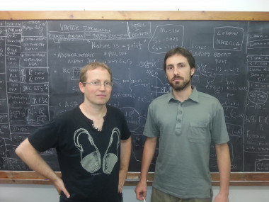 <p>Los investigadores Joaquim Matías (izquierda) y Javier Virto en la UAB.</p>