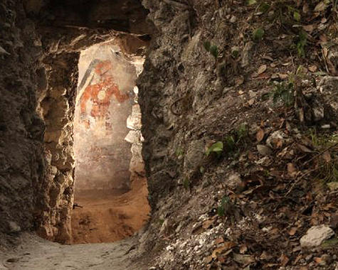 <p>El taller del astrónomo maya se ocultaba en la selva del Petén (Guatemala). Imagen: Tyrone Turner © 2012 <em>National Geographic</em>.</p>