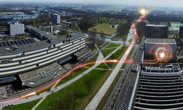 <p>En 2015, el campus de la Universidad Técnica de Delft (Países Bajos) fue el escenario de un test de Bell en el que dos electrones separados más de un kilómetro mantuvieron una conexión invisible e instantánea. / UT Delft</p>