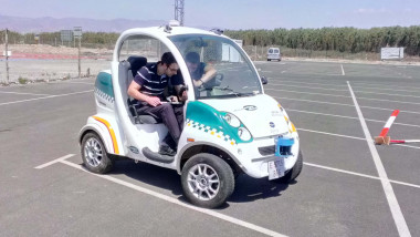 <p>Prototipo de vehículo eléctrico autónomo desarrollado en la Universidad de Almería, donde los investigadores ponen a prueba las simulaciones por ordenador sobre derrapes. / Fundación Descubre</p>