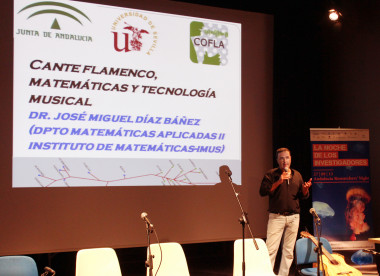 <p>José Miguel Díaz-Báñez en la Noche de los Investigadores 2013. / Carlos Martín</p>