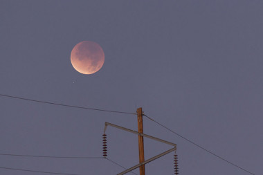 <p>Eclipse lunar parcial captado hace unos años en Las Vegas (EE UU). / <a href="https://commons.wikimedia.org/wiki/File:Partial_Lunar_Eclipse.jpg" target="_blank">Collin Grady</a></p>