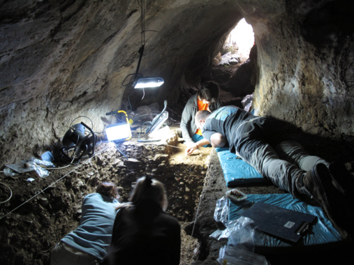 <p>Trabajos de excavación en Arlanpe. / <a href="http://es.wikipedia.org/wiki/Cueva_de_Arlanpe#mediaviewer/Archivo:Proceso_de_excavaci%C3%B3n_en_Arlanpe.gif" target="_blank">Wikipedia</a></p>