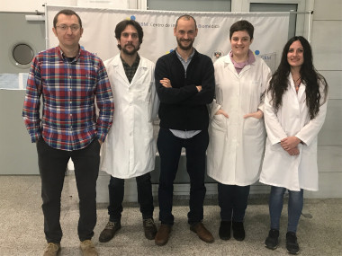 <p>Algunos de los investigadores que han realizado este trabajo. De izquierda a derecha, José Luis Quiles Morales, Alvaro Varela-López y Mario Cordero (centro) // UGR.</p>
