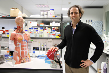 <p>El ingeniero Ander Ramos en los laboratorios de Bioingeniería de Tecnun-Ceit. / Tecnun</p>