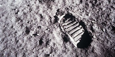 <p>La llegada del hombre a la Luna es un fraude, según una teoría ‘conspiranoica’ refutada por el nuevo modelo matemático. / NASA</p>