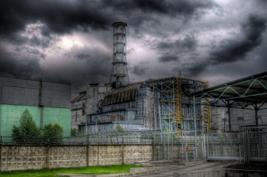 <p>imagen del sarcófago en la Zona Chernóbil obtenida con tecnología de alto rango dinámico (<a href="https://es.wikipedia.org/wiki/Im%C3%A1genes_de_alto_rango_din%C3%A1mico" target="_blank">HDR</a>). / Piotr Andryszczak</p>