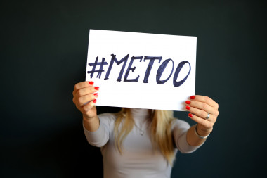 #MeToo es el movimiento iniciado en Twitter en octubre de 2017 para denunciar la agresión y el acoso. Comenzó a raíz de las acusaciones contra el productor de cine estadounidense Harvey Weinstein y se ha extendido por todo el mundo. / Pixabay