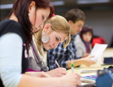 <p>La obsesión por los <em>rankings </em>de evaluación educativa lleva a hacer malas interpretaciones de ellos y a tomar medidas políticas erróneas. / Adobe Photostock</p>