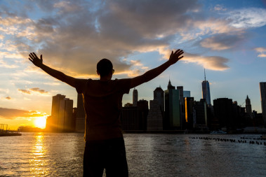 <p>En algunas zonas de las grandes urbes, como Nueva a York (en la foto), se tiende a una organización no apta para viandantes. Una generación de arquitectos, de la mano de las ciencias, quiere devolver las ciudades a las personas. / Fotolia</p>