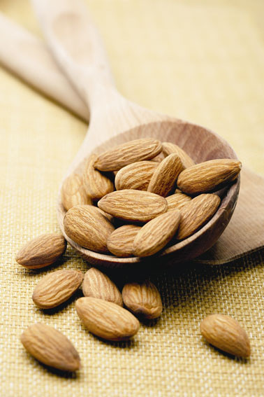 <p>La almendras aportan grandes beneficios a la salud.</p>